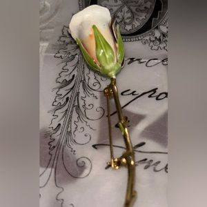 VINTAGE ENAMEL ROSE 🥀 BROOCH